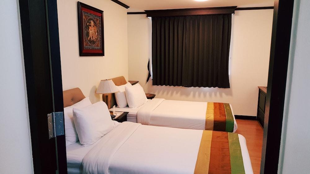 Yellow Ribbon Hills Boutique Suites Bangkok Buitenkant foto