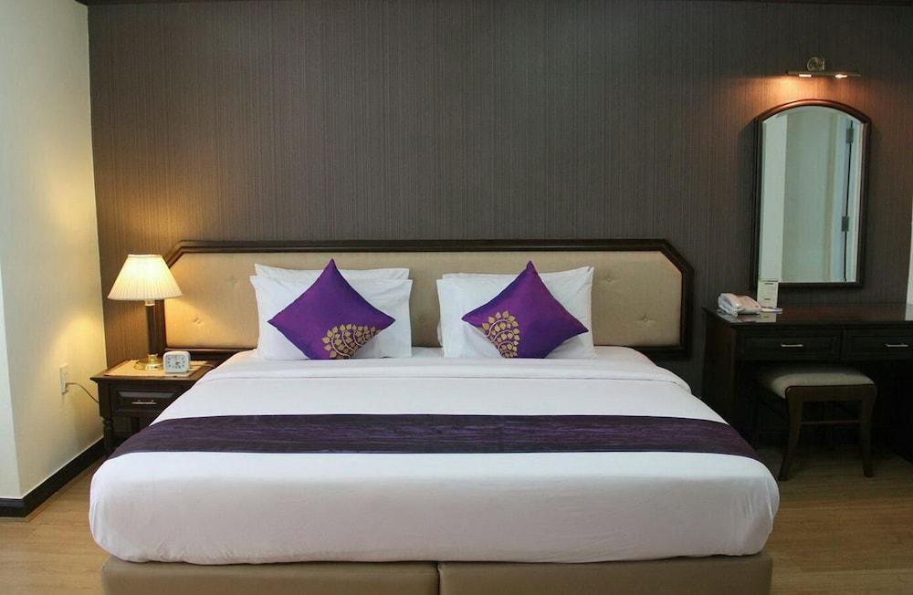 Yellow Ribbon Hills Boutique Suites Bangkok Buitenkant foto