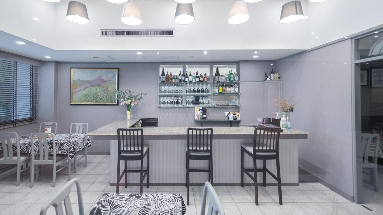 Yellow Ribbon Hills Boutique Suites Bangkok Buitenkant foto