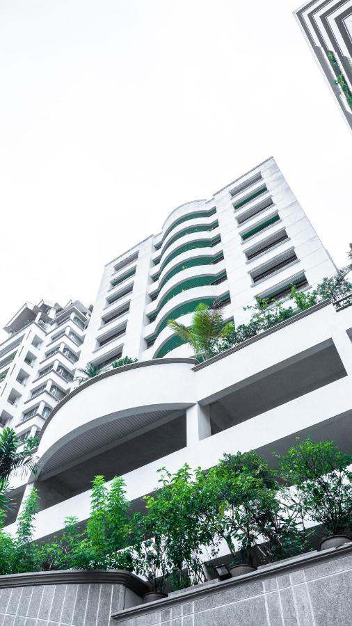 Yellow Ribbon Hills Boutique Suites Bangkok Buitenkant foto