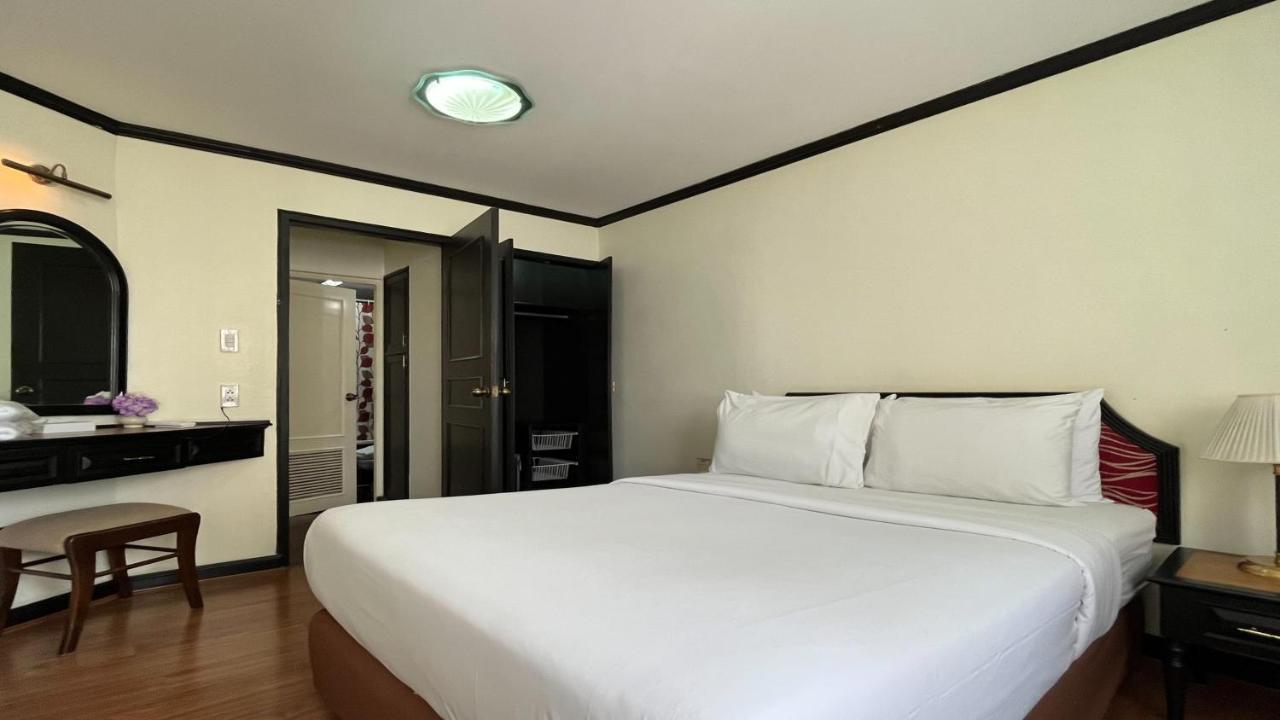 Yellow Ribbon Hills Boutique Suites Bangkok Buitenkant foto