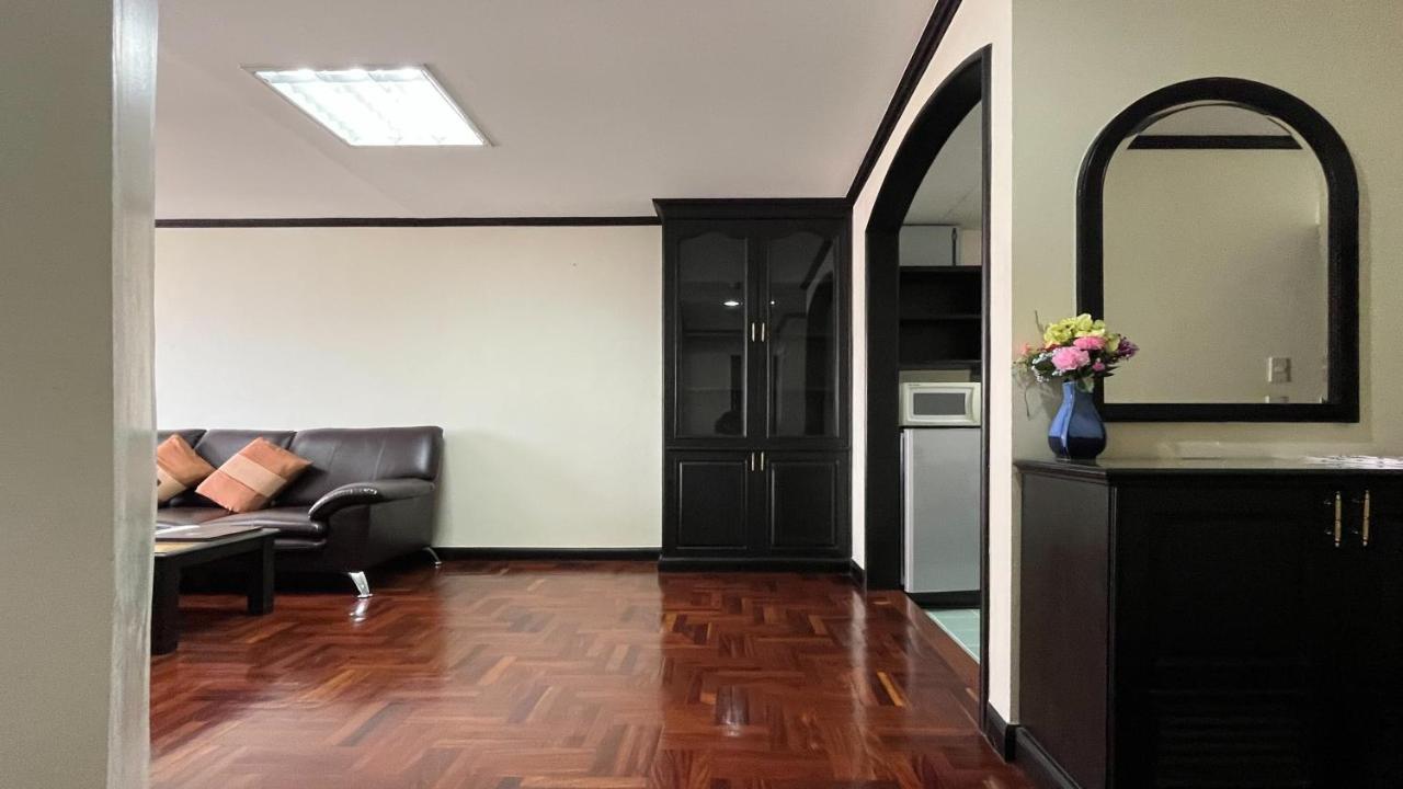 Yellow Ribbon Hills Boutique Suites Bangkok Buitenkant foto