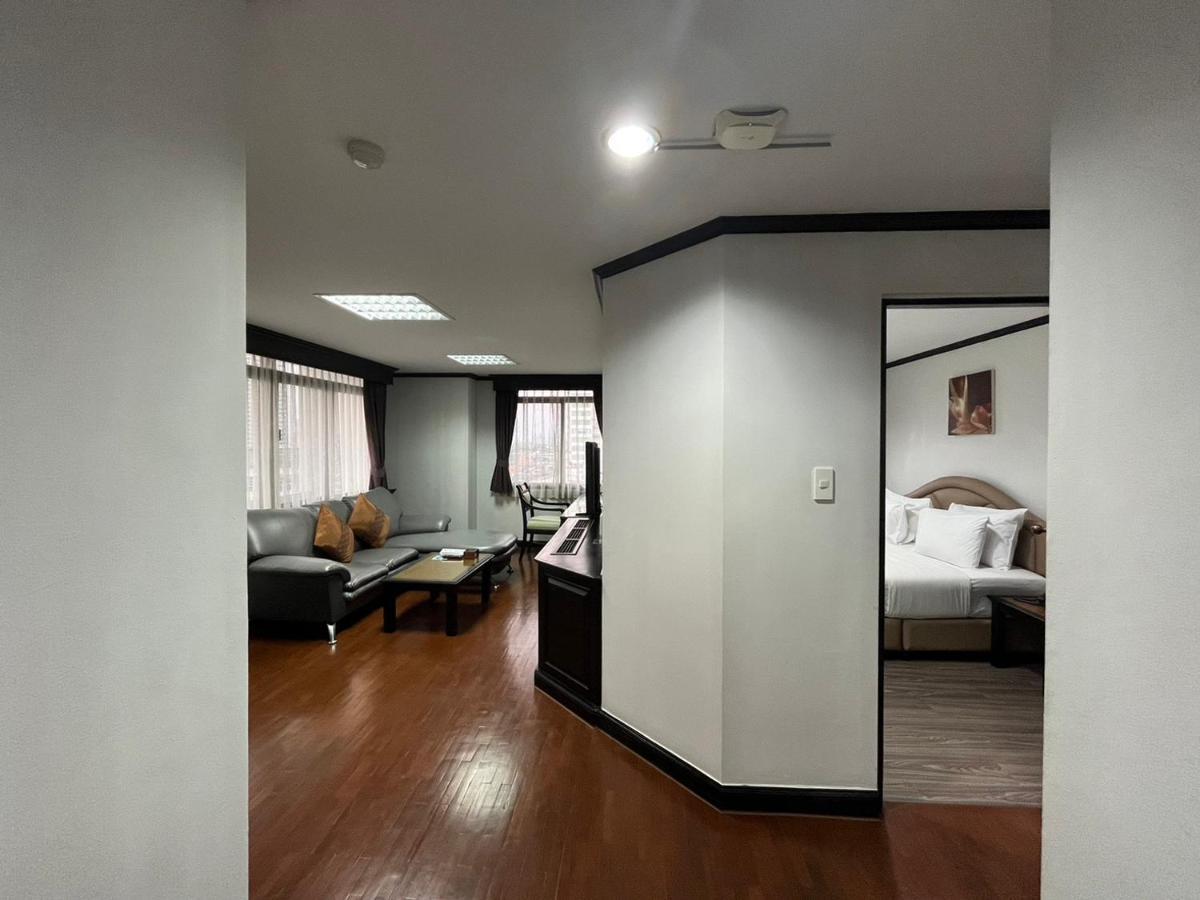 Yellow Ribbon Hills Boutique Suites Bangkok Buitenkant foto