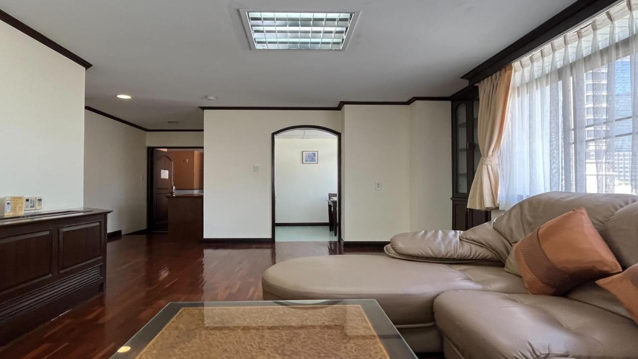Yellow Ribbon Hills Boutique Suites Bangkok Buitenkant foto