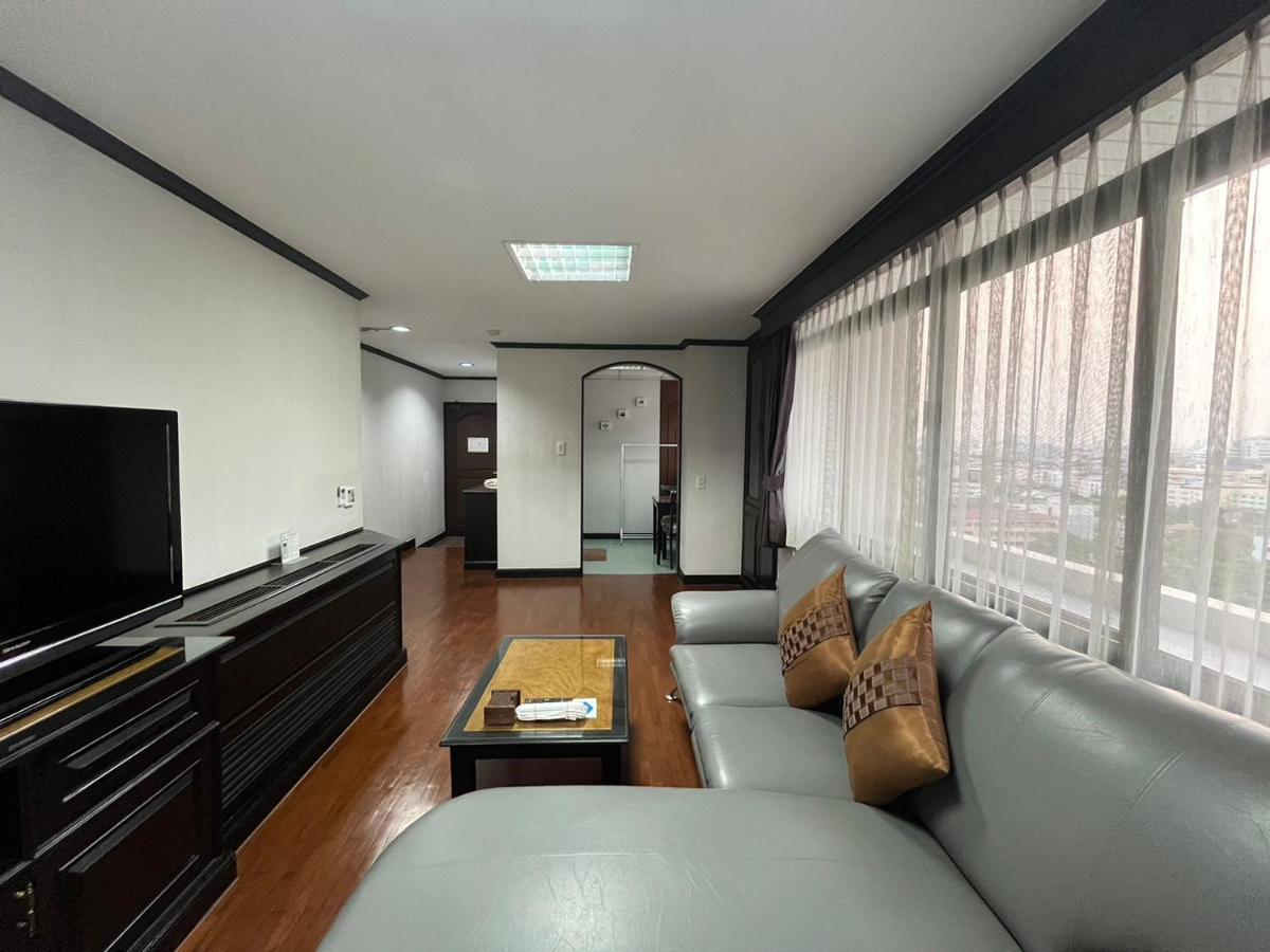 Yellow Ribbon Hills Boutique Suites Bangkok Buitenkant foto