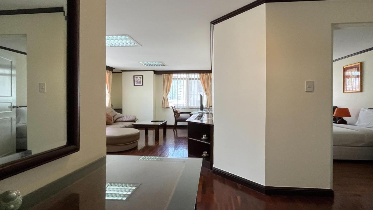 Yellow Ribbon Hills Boutique Suites Bangkok Buitenkant foto