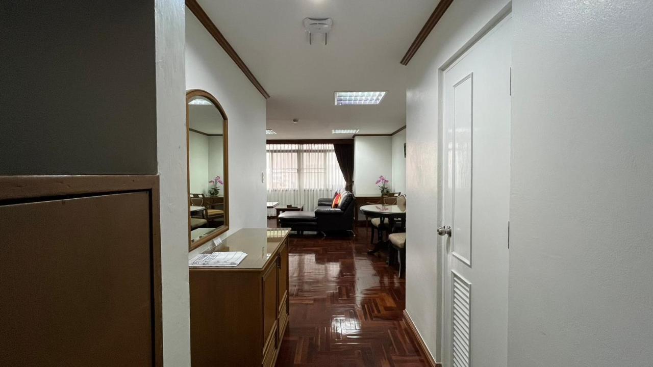 Yellow Ribbon Hills Boutique Suites Bangkok Buitenkant foto
