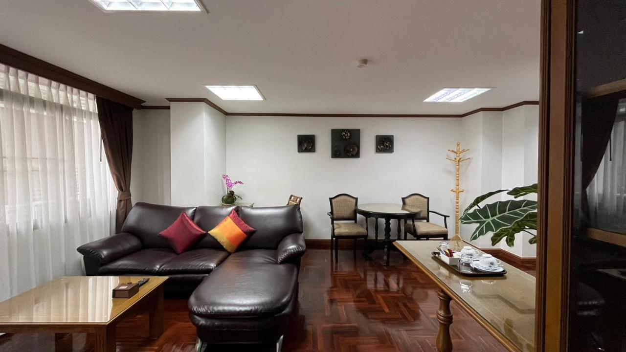 Yellow Ribbon Hills Boutique Suites Bangkok Buitenkant foto