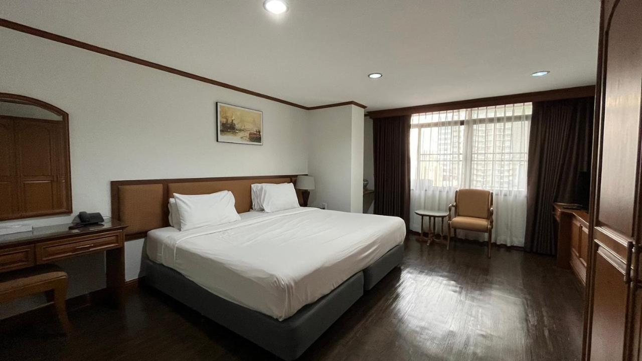 Yellow Ribbon Hills Boutique Suites Bangkok Buitenkant foto