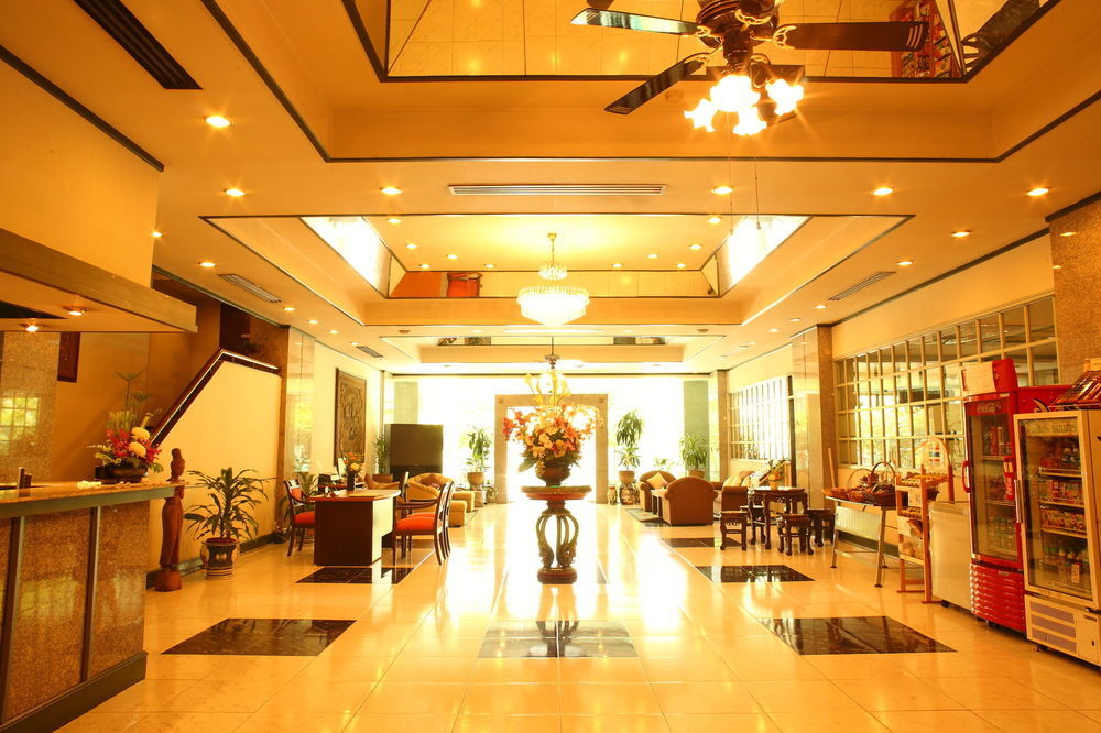 Yellow Ribbon Hills Boutique Suites Bangkok Buitenkant foto