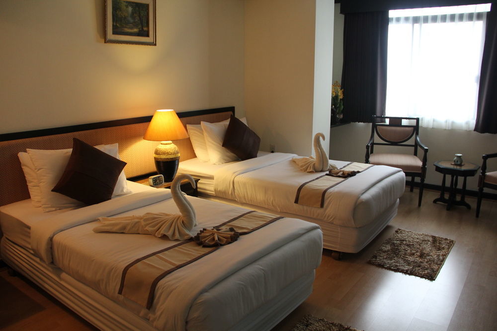 Yellow Ribbon Hills Boutique Suites Bangkok Buitenkant foto