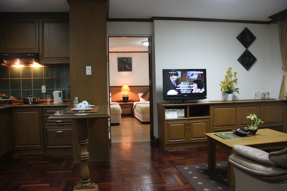 Yellow Ribbon Hills Boutique Suites Bangkok Buitenkant foto