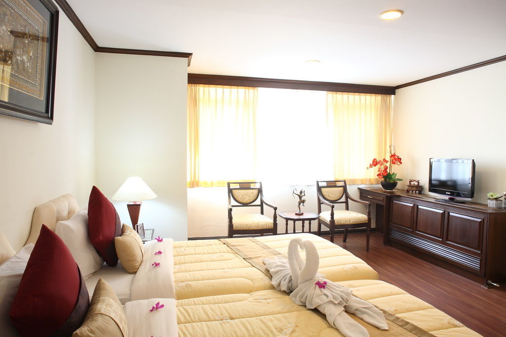 Yellow Ribbon Hills Boutique Suites Bangkok Buitenkant foto