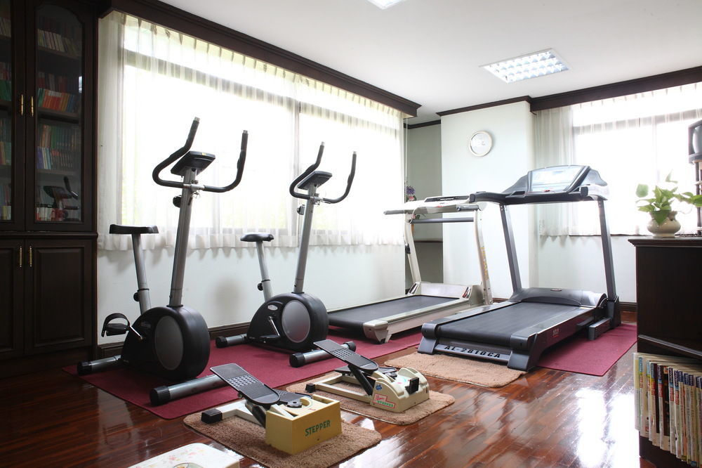 Yellow Ribbon Hills Boutique Suites Bangkok Buitenkant foto