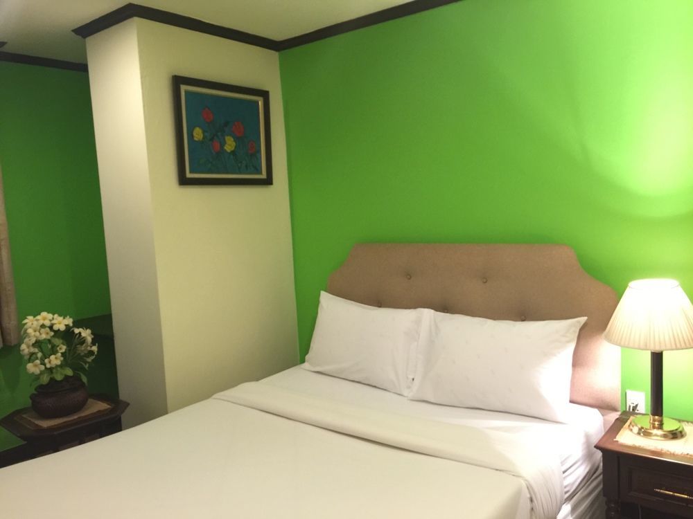 Yellow Ribbon Hills Boutique Suites Bangkok Buitenkant foto